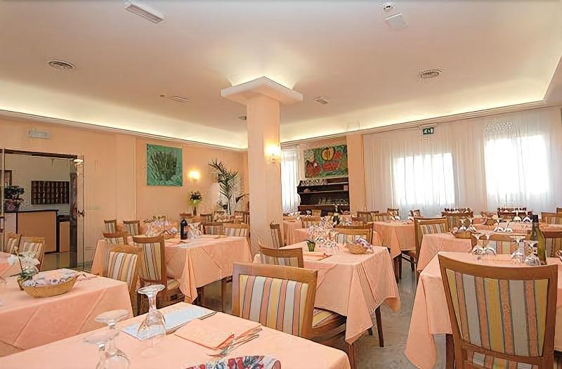 Hotel Stiefel Lignano Sabbiadoro Exterior photo